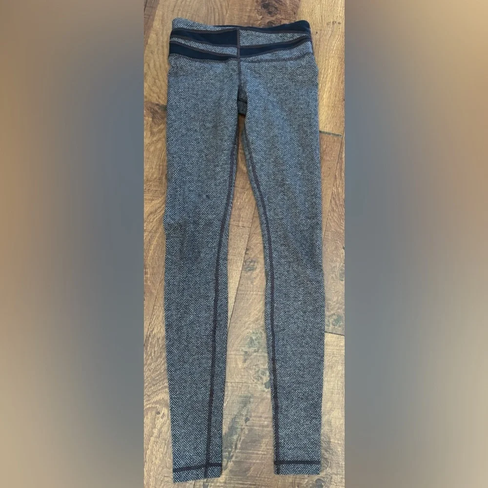 Lululemon Wunder Under Pants in Giant Herringbone pattern leggings Sz 4